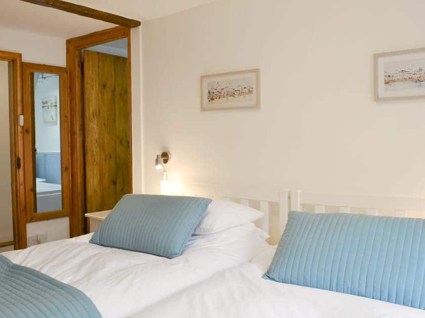 Comfy twin bedroom | Harbour Hideaway, Ilfracombe