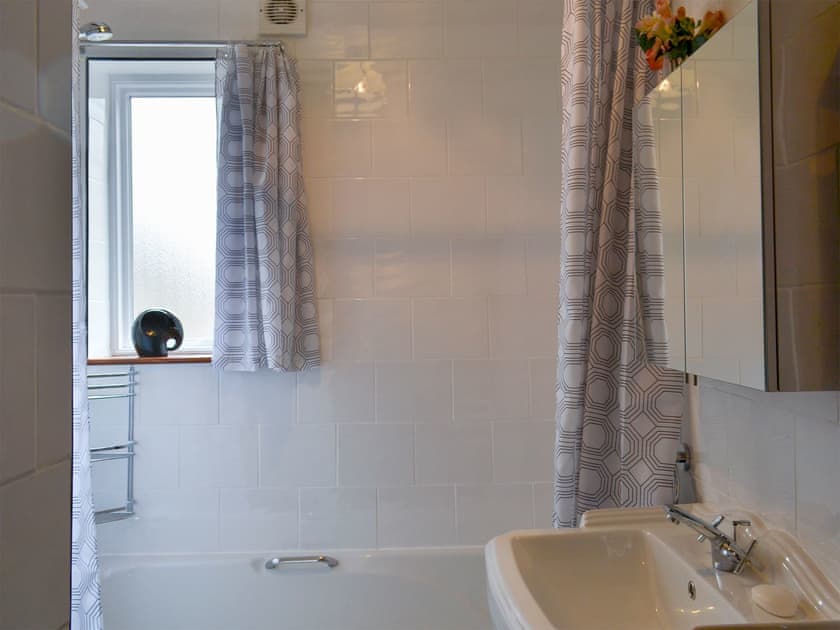 Bathroom | Alpine Lodge, Burgh le Marsh, near Skegness
