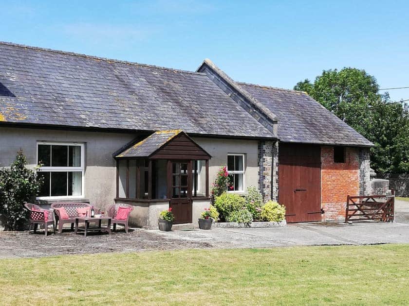 Attractive single-storey holiday home in rural location | Penfound Country Cottage, Poundstock, near Bude