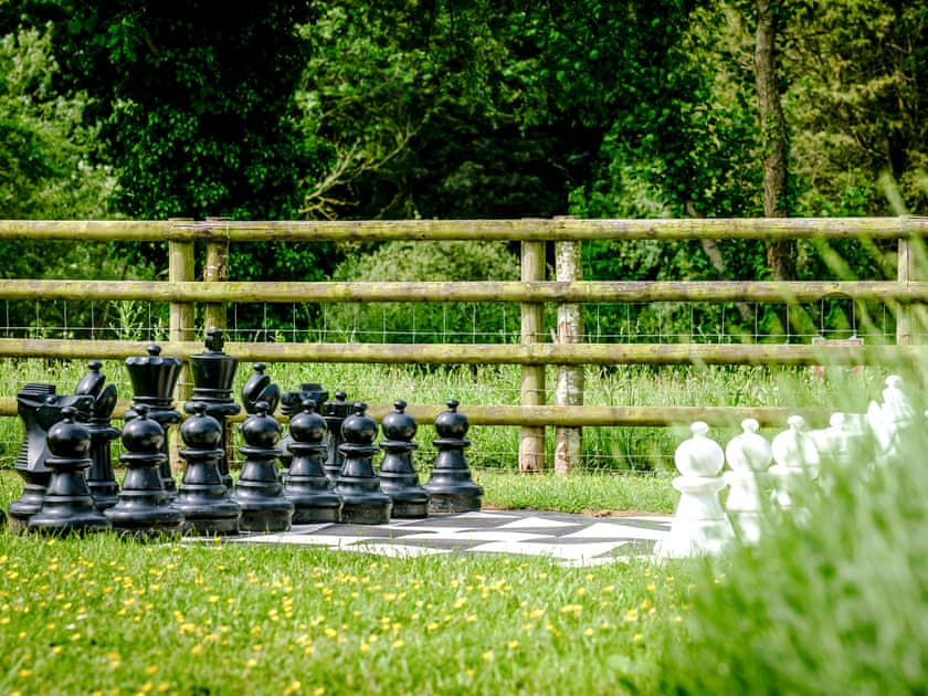 Delightful garden and grounds (shared) | Ladybird Cottage - Lakeview Cottages, Bridgwater