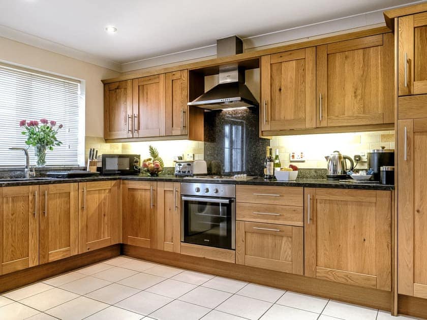 Kitchen | Dragonfly Cottage - Lakeview Cottages, Bridgwater