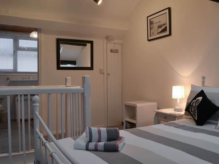 Double bedroom with en-suite | Cockleshell Cottage, Cockermouth