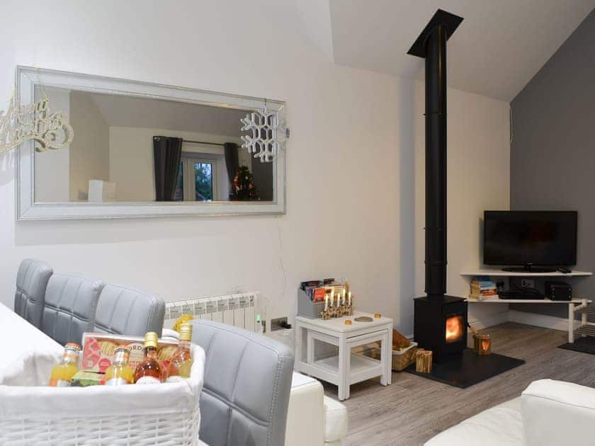 Convenient living, dining and kitchen areas | Sunflower Cottage - Hoxne Cottages, Strensall, near York