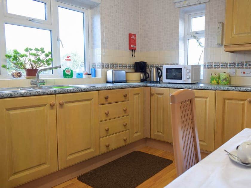 Well-equipped kitchen and dining area | Kinverley, Walton, near Kington