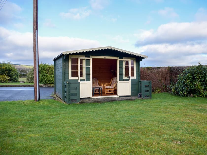  Large enclosed garden with summerhouse | Kinverley, Walton, near Kington