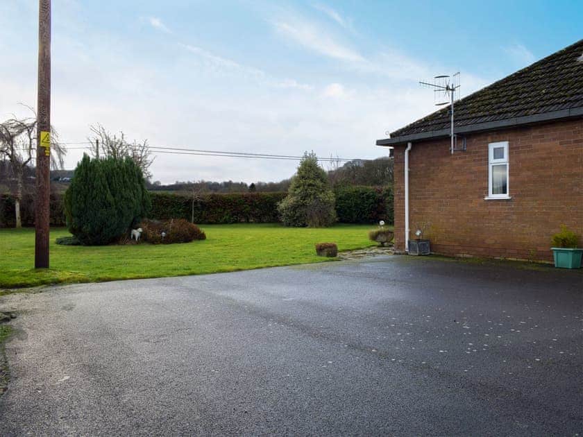 Private parking for 3 cars | Kinverley, Walton, near Kington