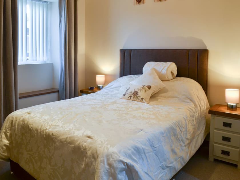 Welcoming double bedroom | Heckley Stable Cottage - Heckley Cottages, Alnwick