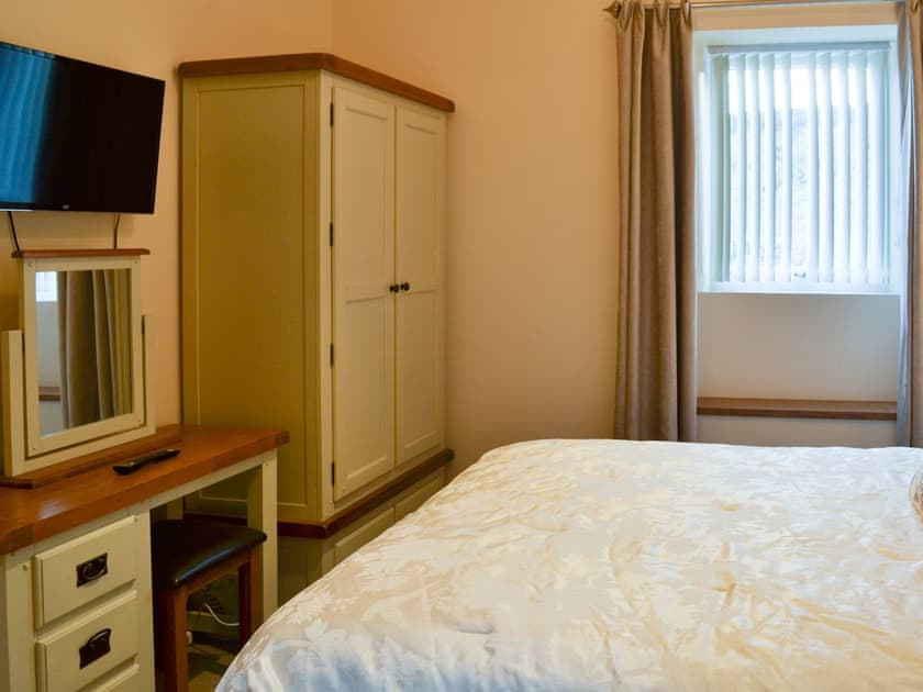 Well furnished bedroom eith charming dressing table | Heckley Stable Cottage - Heckley Cottages, Alnwick