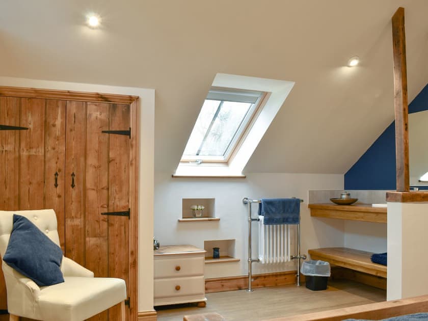 Double bedroom with washing area | Treeview Lodge, Uggeshall