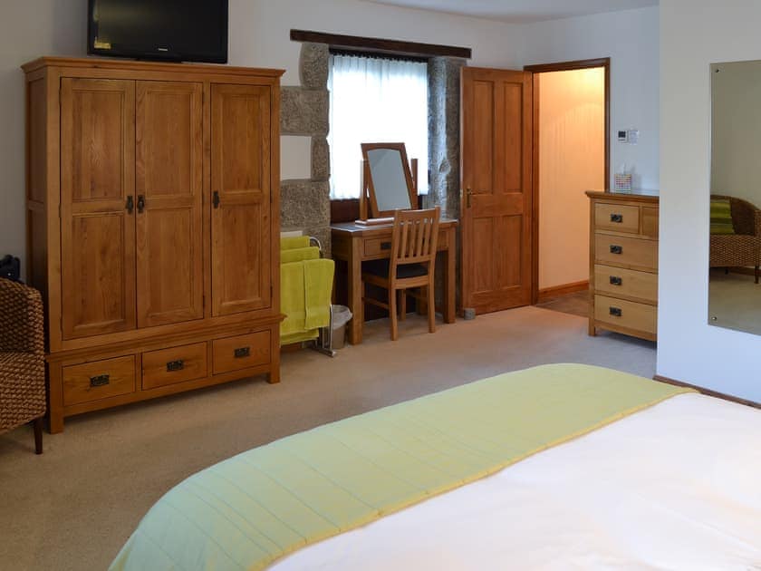 Double bedroom | Eglos Derry Farm Cottage - Burnuick Farm Cottages, Gunwalloe, near Helston