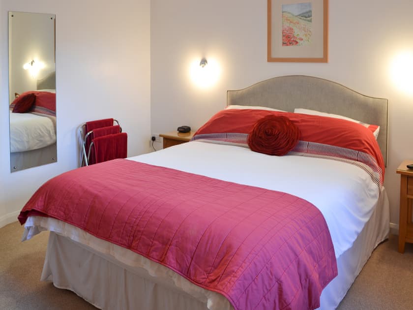 Welcoming double bedroom | Little Content Farm Cottage - Burnuick Farm Cottages, Gunwalloe, near Helston