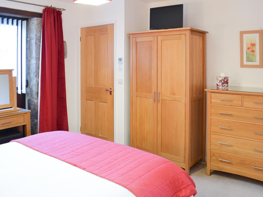 Spacious double ebdroom | Little Content Farm Cottage - Burnuick Farm Cottages, Gunwalloe, near Helston