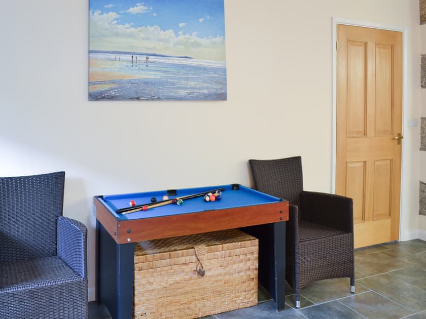 Compact pool table in the living room | Little Content Farm Cottage - Burnuick Farm Cottages, Gunwalloe, near Helston