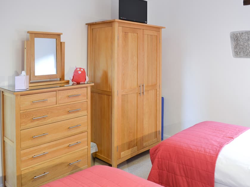 Lovely twin bedroom  | Little Content Farm Cottage - Burnuick Farm Cottages, Gunwalloe, near Helston