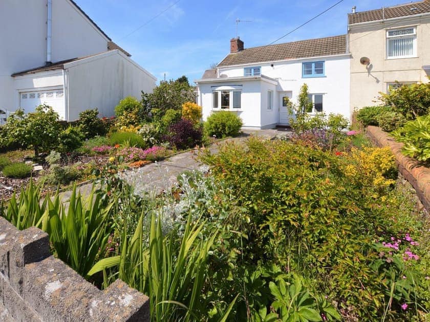 Stunning holiday home with well-maintained garden | Golwg Y Mor, Burry Port