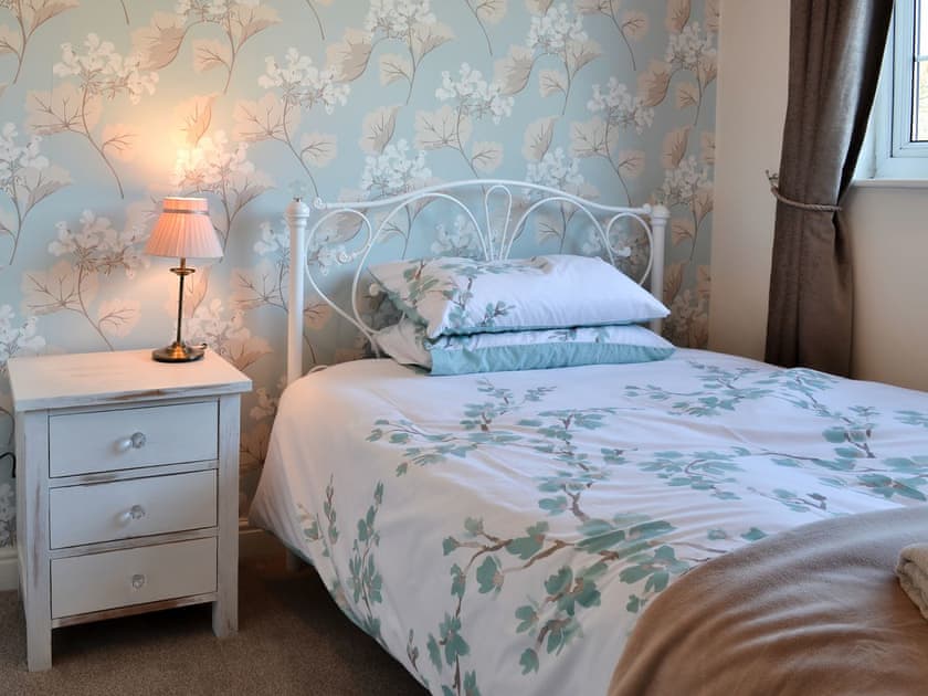 Beautiful single bedroom | Squirrel Cottage, Seamer, near Scarborough