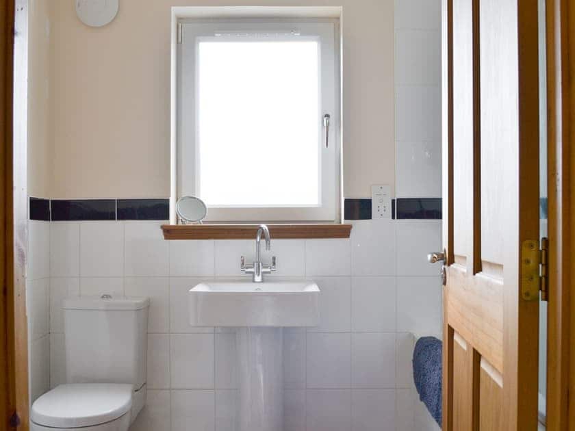 Bathroom | Taigh Iasg - Sealladh Breagh and Taigh Iasg - Taigh Iasg, Glenuachdarach