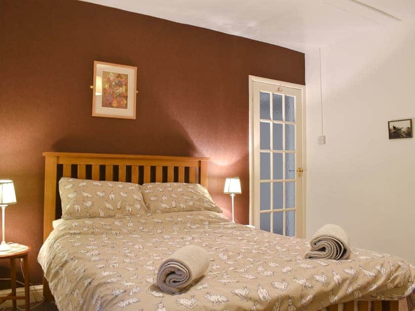 Double bedroom | Flat 1 Garden View - Moray Apartments, Lowestoft