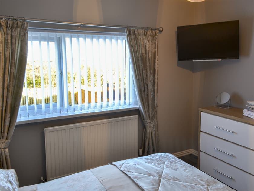 Peaceful double bedroom | Seashells by the Sea - Seashore Hideaway and Seashells by the Sea, Newbiggin-by-the-Sea
