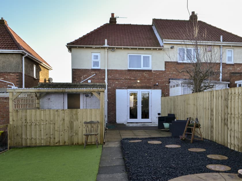 Enclosed garden with astro turf, patio and garden furniture | Seashells by the Sea - Seashore Hideaway and Seashells by the Sea, Newbiggin-by-the-Sea