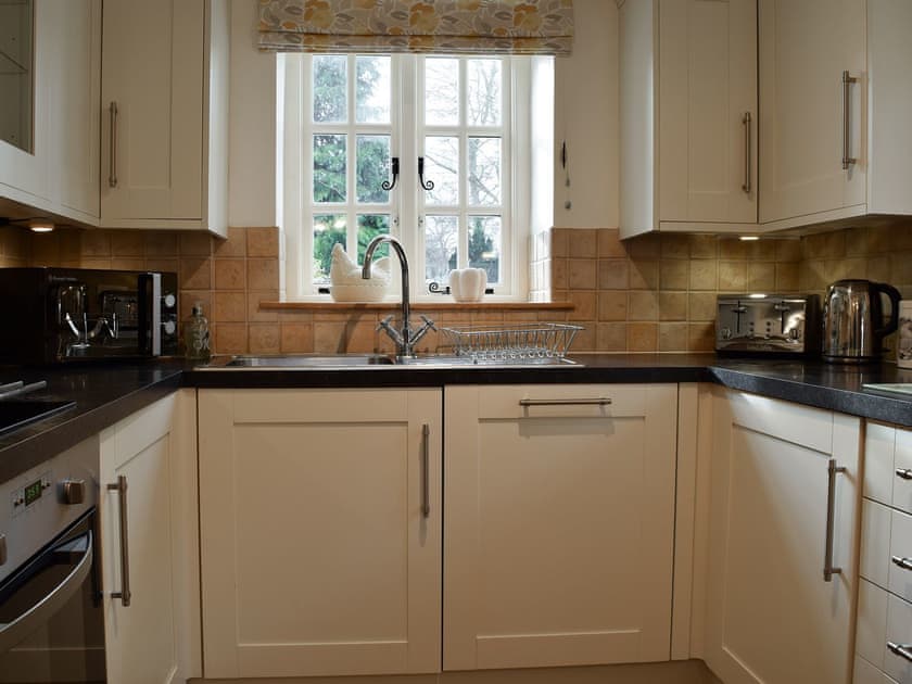Well equipped kitchen | Spring Cottage, Bourton-on-the-Water