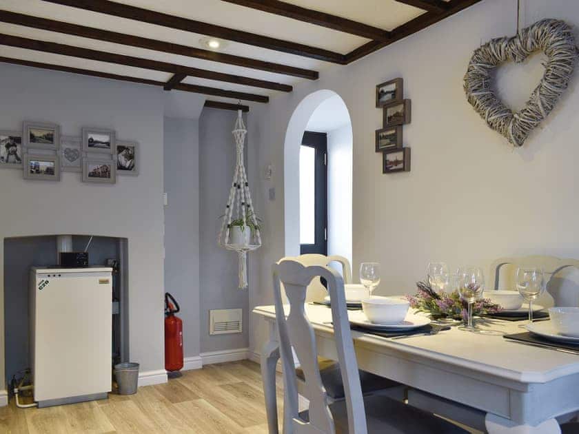 Attractive dining area | Wilma Cottage, Geldeston, near Beccles
