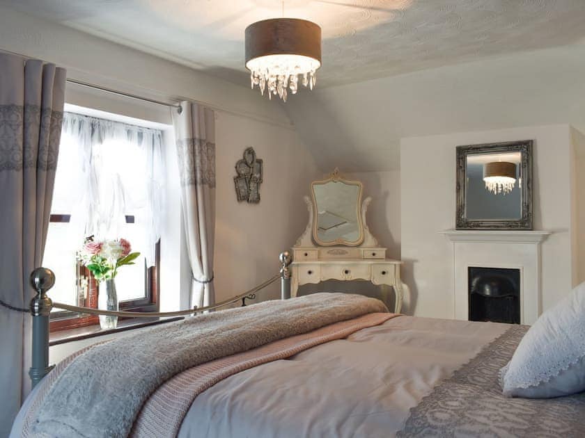 Relaxing double bedroom | Wilma Cottage, Geldeston, near Beccles