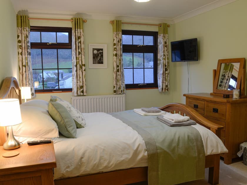 Double bedroom | Hoot House, Abergynolwyn, near Tywyn