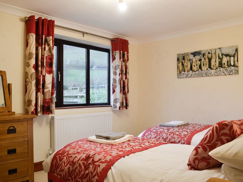 Twin bedroom | Hoot House, Abergynolwyn, near Tywyn