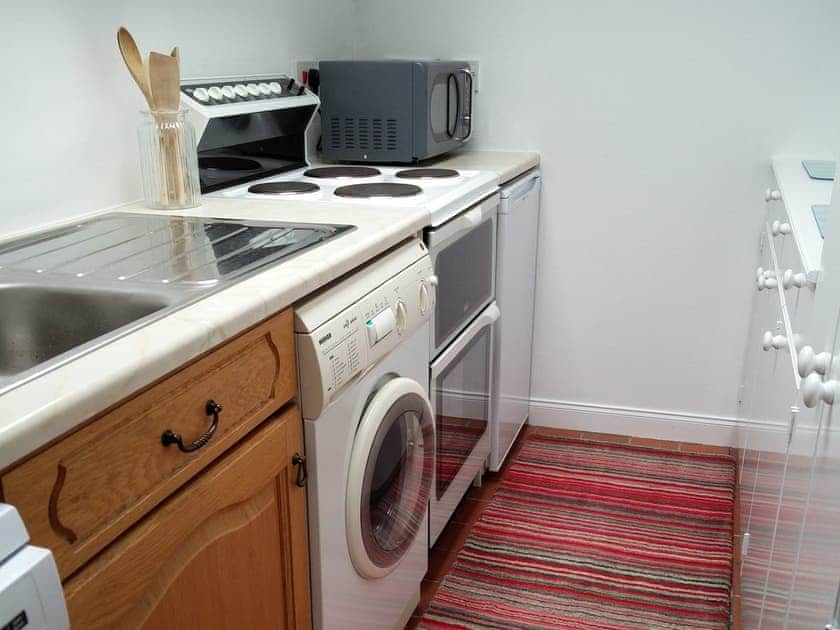 Well-equipped fitted kitchen | Ardville, Melness, near Tongue