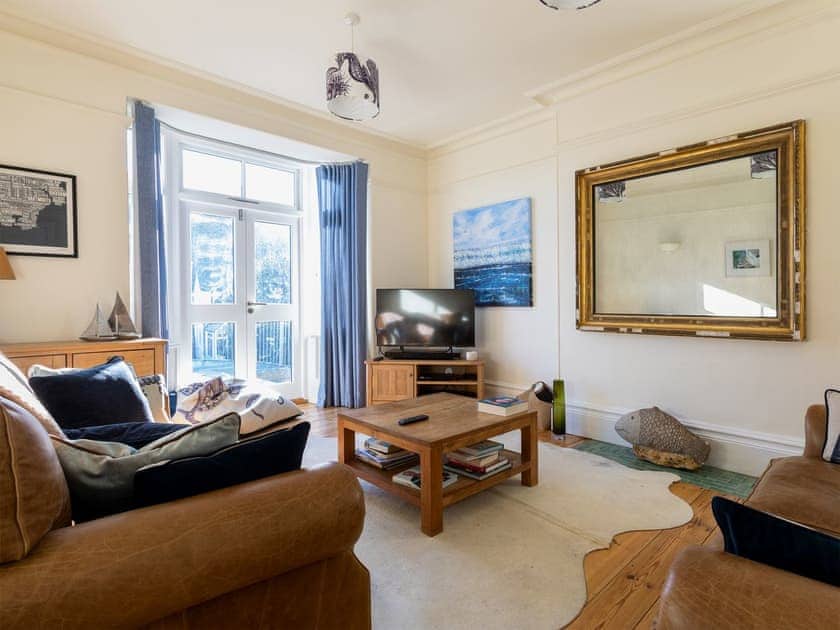 Spacious and comfortable living room | Cotillion, Salcombe