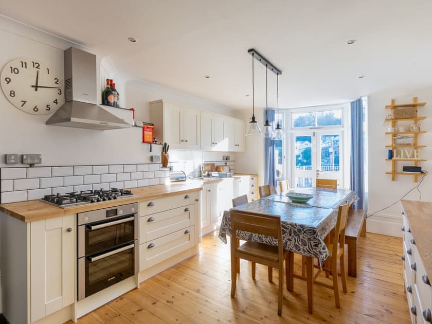 Delightful kitchen/ dining room | Cotillion, Salcombe