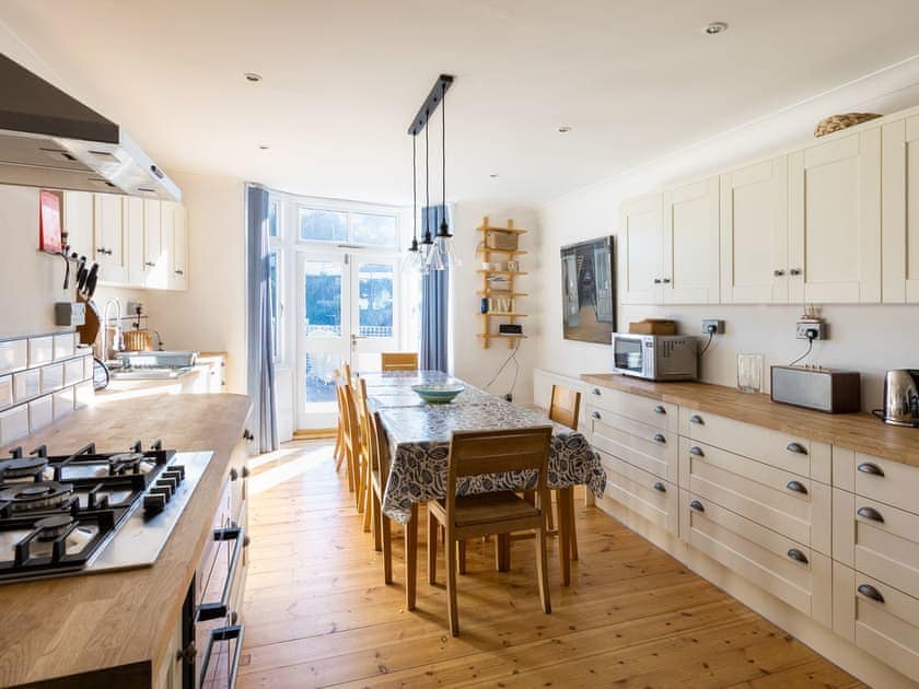 Charming kitchen/ dining room | Cotillion, Salcombe