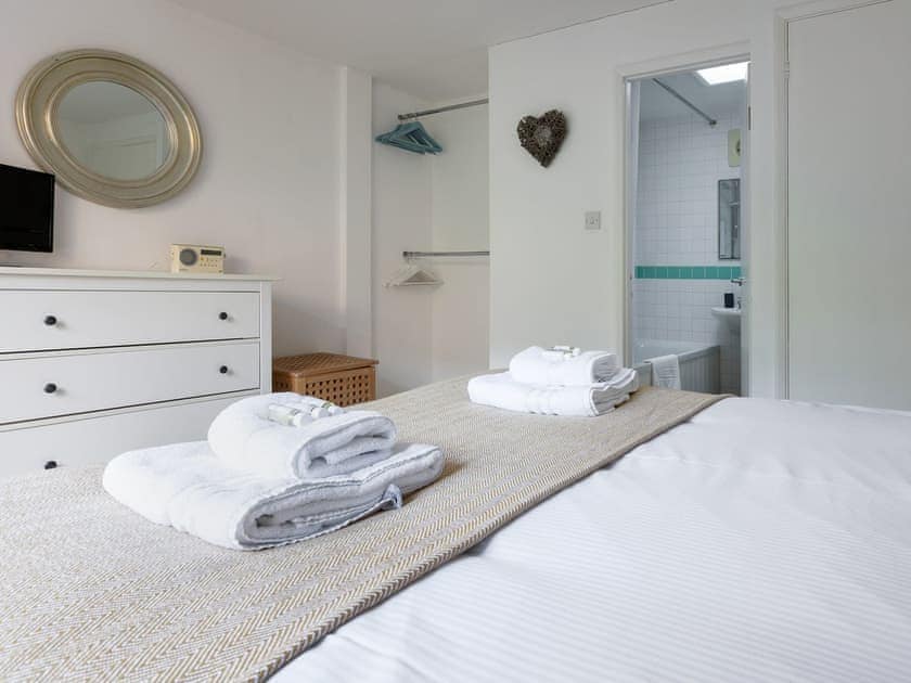 Double bedroom with en-suite | Cotillion, Salcombe