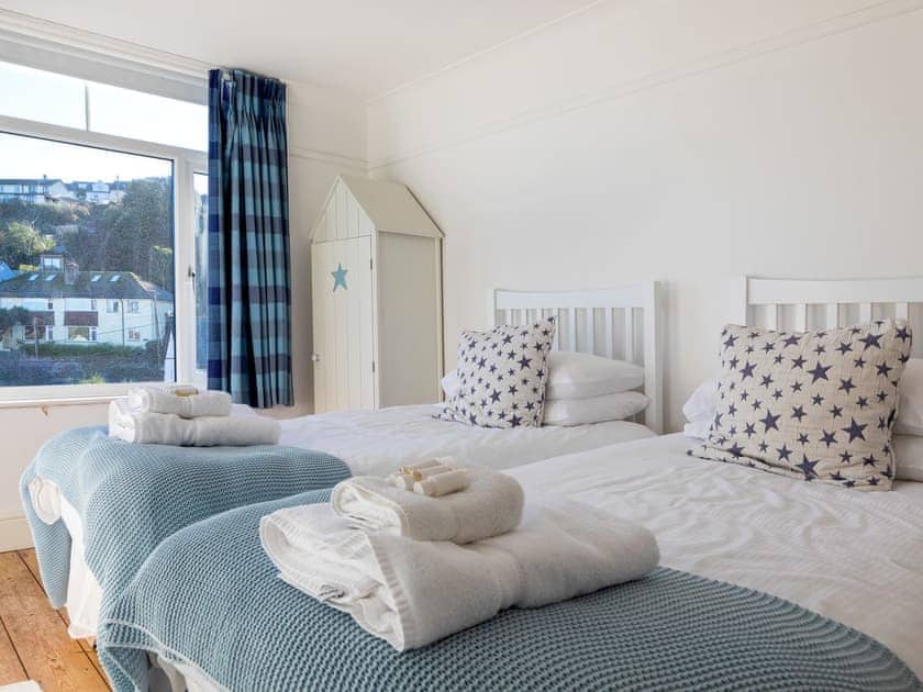Twin bedroom | Cotillion, Salcombe