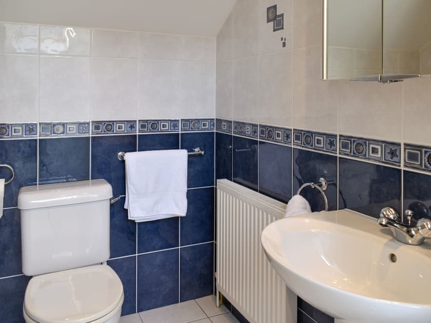 Shared second floor bathroom | Kings Haven, Mount Batten, near Plymouth