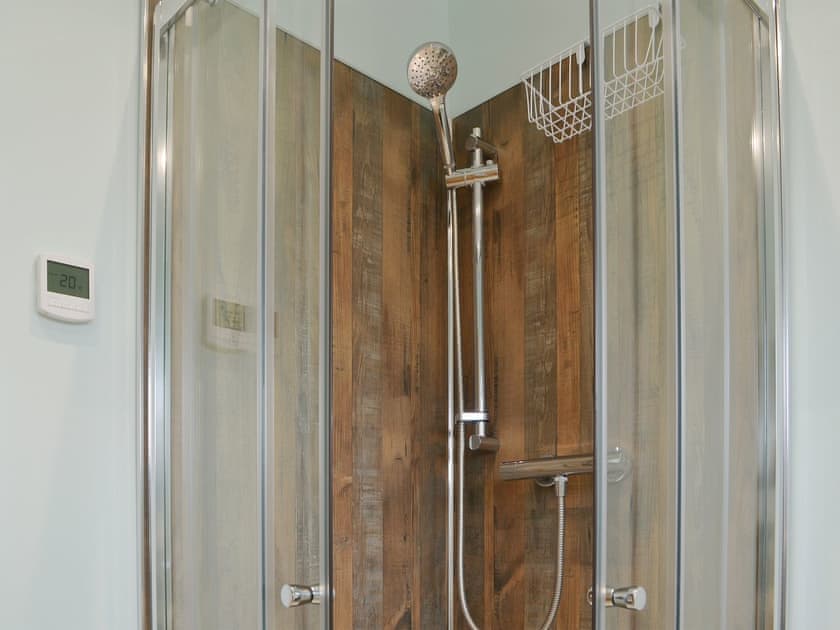 En-suite bathroom | ’Ow Do - Dringhoe Hall Cottages - Dringhoe Hall Cottages, Driffield, near Bridlington