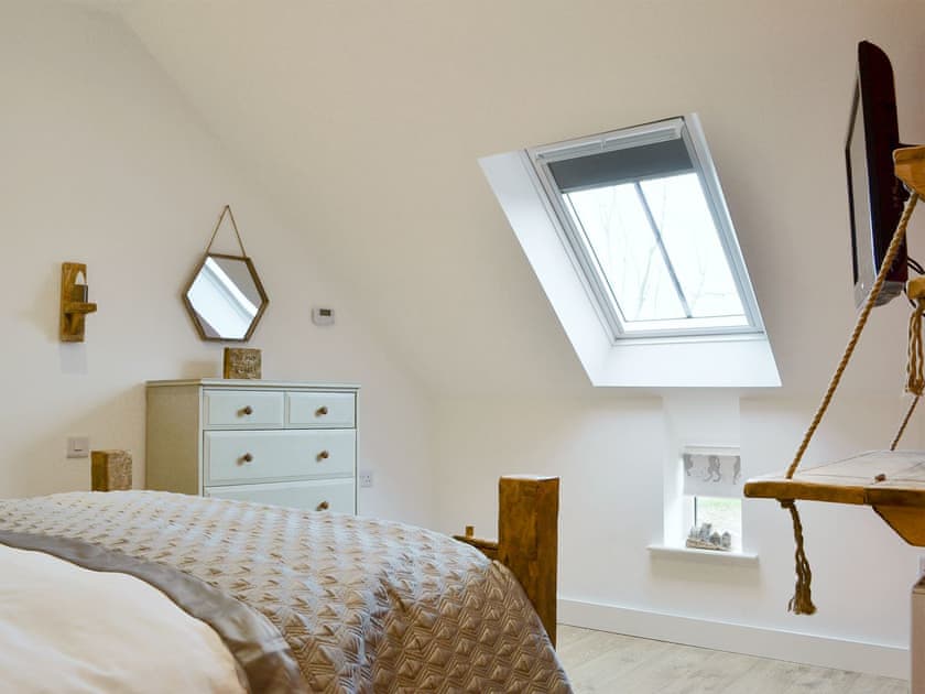 Light and airy double bedroom | ’Ow Do - Dringhoe Hall Cottages - Dringhoe Hall Cottages, Driffield, near Bridlington