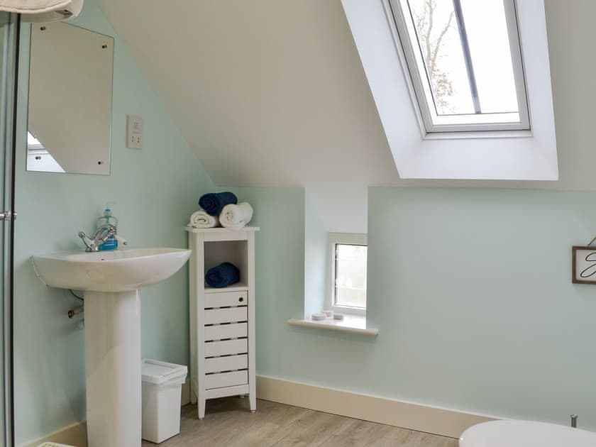Shower room | ’Ow Do - Dringhoe Hall Cottages - Dringhoe Hall Cottages, Driffield, near Bridlington