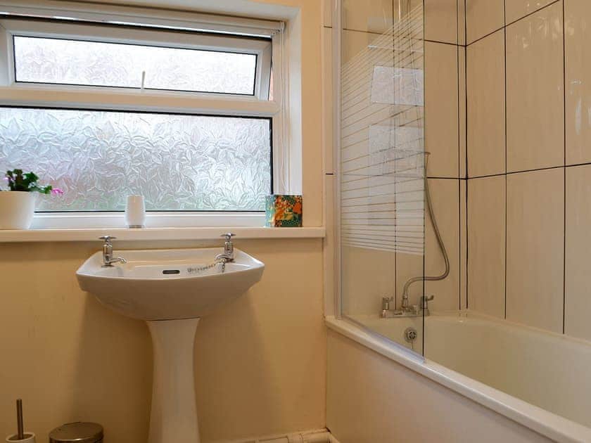 Bathroom | Rhona’s Cottage, Abergavenny