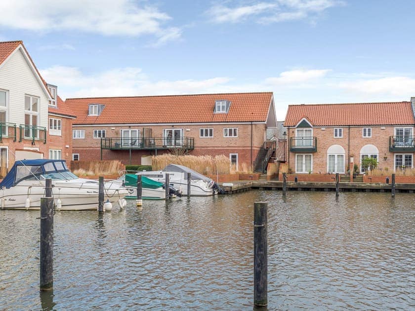 holiday home in a wonderful setting | Quayside, Burton Water, Lincoln