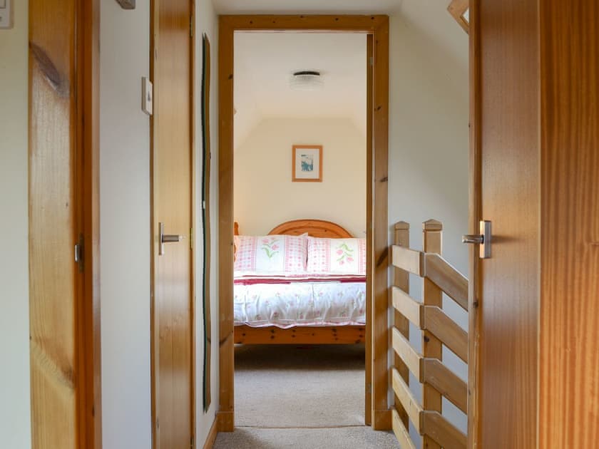Landing | Tote Cottage, Skeabost Bridge