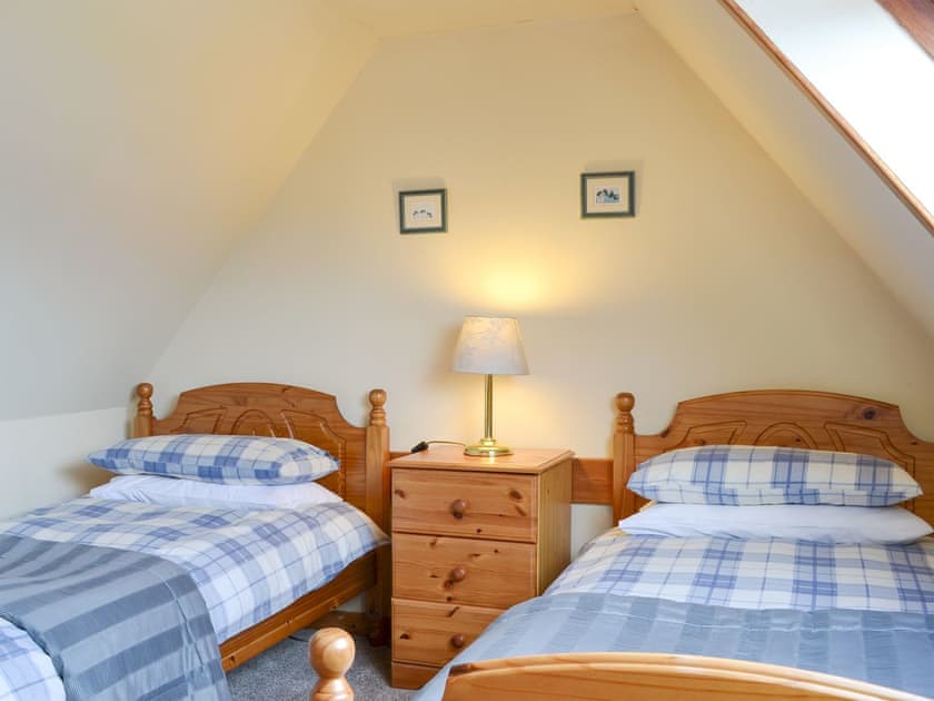 Comfy twin bedroom | Tote Cottage, Skeabost Bridge