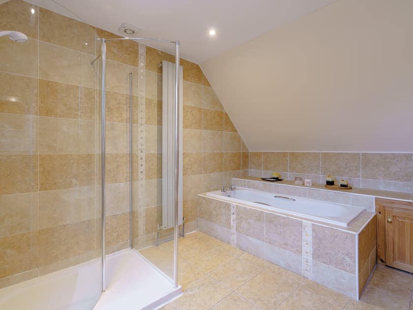Bathroom with separate shower | Little Arches, Lochwinnoch, near Glasgow