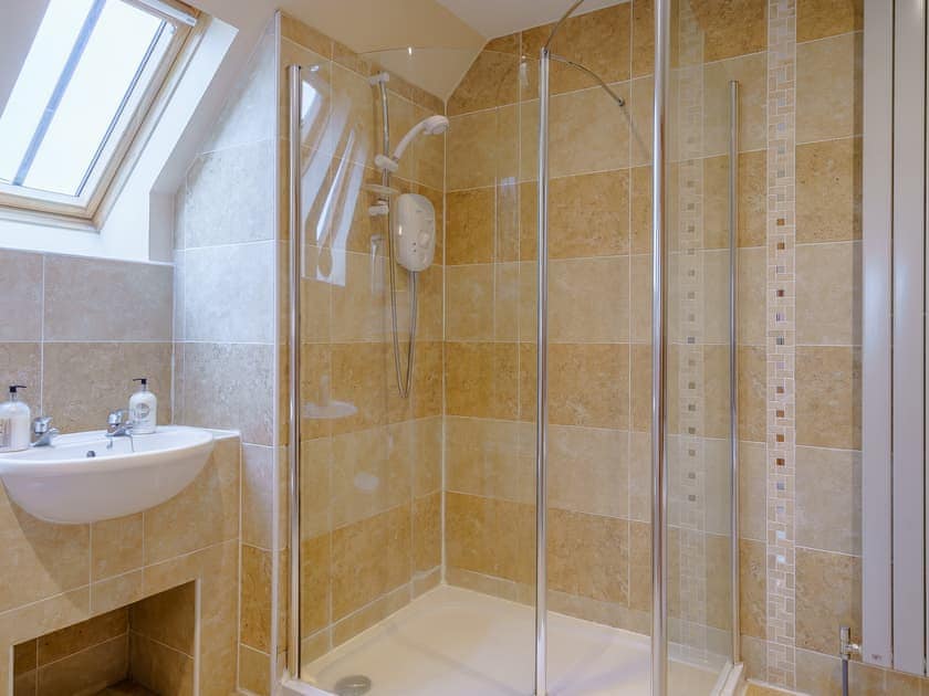 Shower | Little Arches, Lochwinnoch, near Glasgow