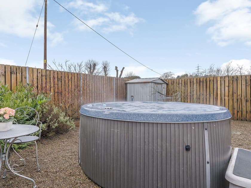 Private hot tub | Little Arches, Lochwinnoch, near Glasgow