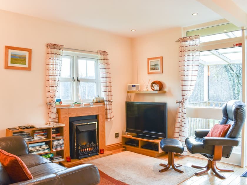 Wonderful sunny and bright living area | River Cottage - Milton, Drumnadrochit, near Inverness