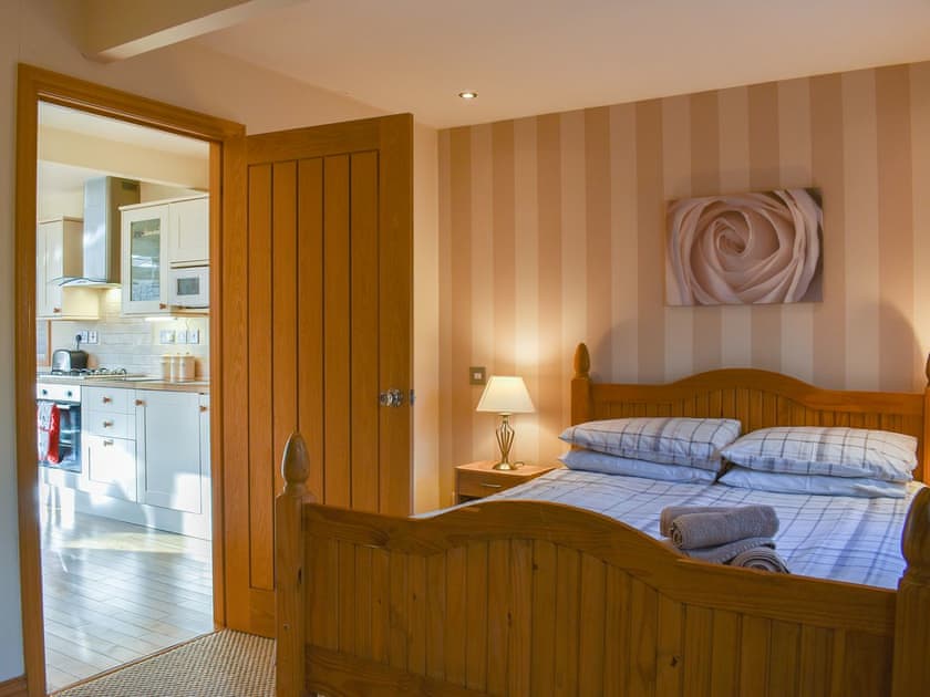 Lovely and romantic bedroom | River Cottage - Milton, Drumnadrochit, near Inverness