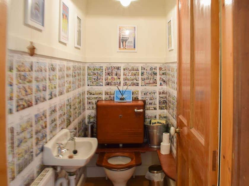 Separate toilet | The Barracks @ East Neuk Orchards - Self Catering @ East Neuk Orchards, Pittenweem, near Anstruther