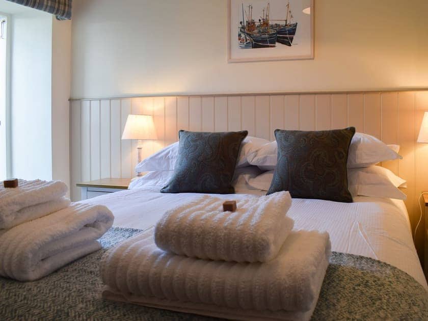 Welcoming double bedroom | The Barracks @ East Neuk Orchards - Self Catering @ East Neuk Orchards, Pittenweem, near Anstruther